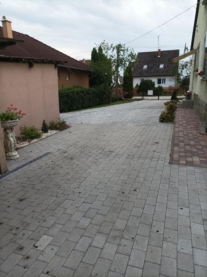 Csilla Apartman Balogunyom Buitenkant foto